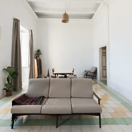 Valletta's Window: Quaint 1 Bedroom With Views * Il-Furjana