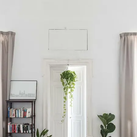 Valletta's Window: Quaint 1 Bedroom With Views *