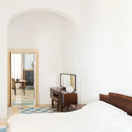Valletta's Window: Quaint 1 Bedroom With Views